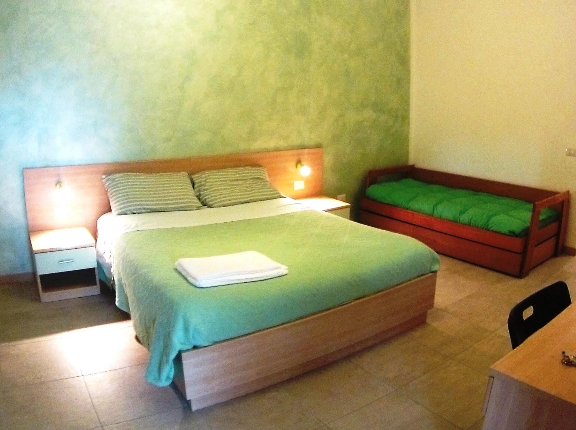 B&B Villa Monterosa Con Piscina Castronno Eksteriør billede