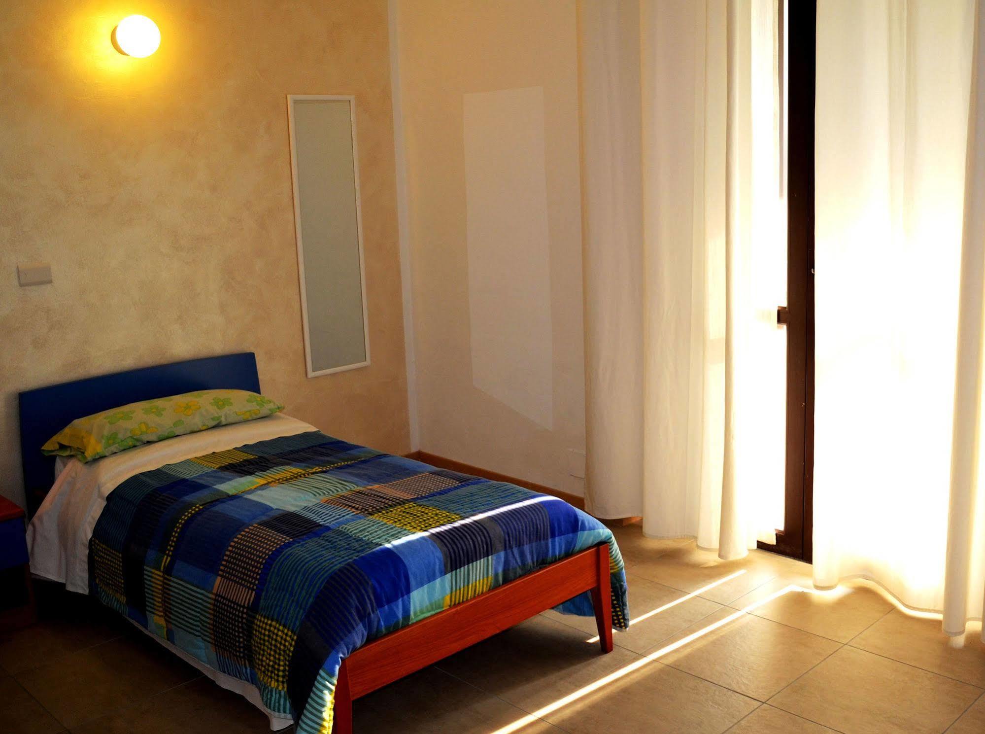 B&B Villa Monterosa Con Piscina Castronno Eksteriør billede