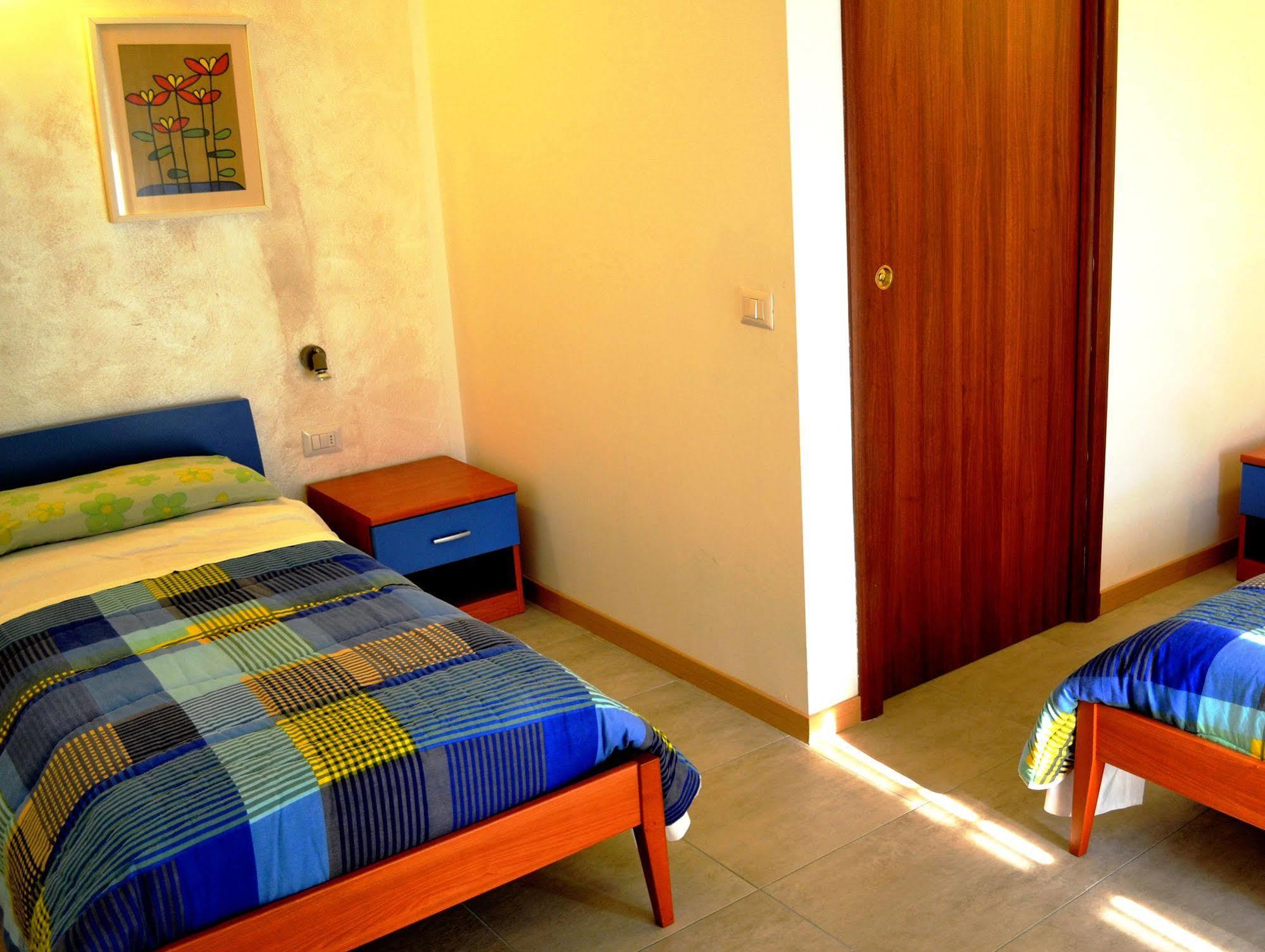B&B Villa Monterosa Con Piscina Castronno Eksteriør billede