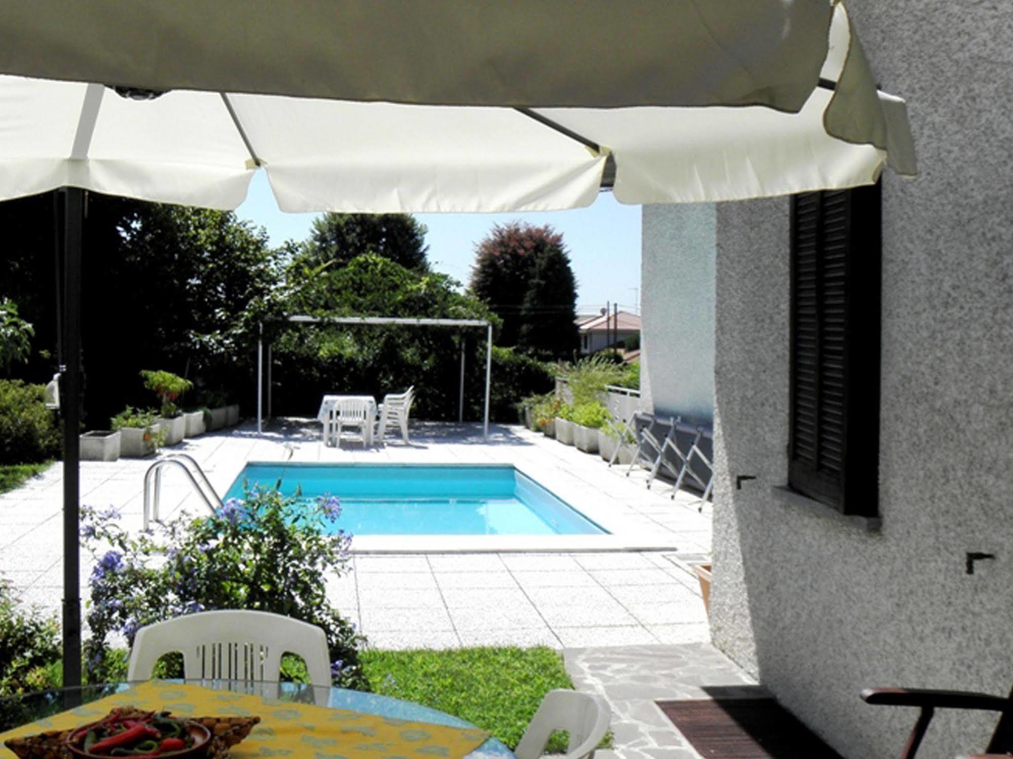 B&B Villa Monterosa Con Piscina Castronno Eksteriør billede
