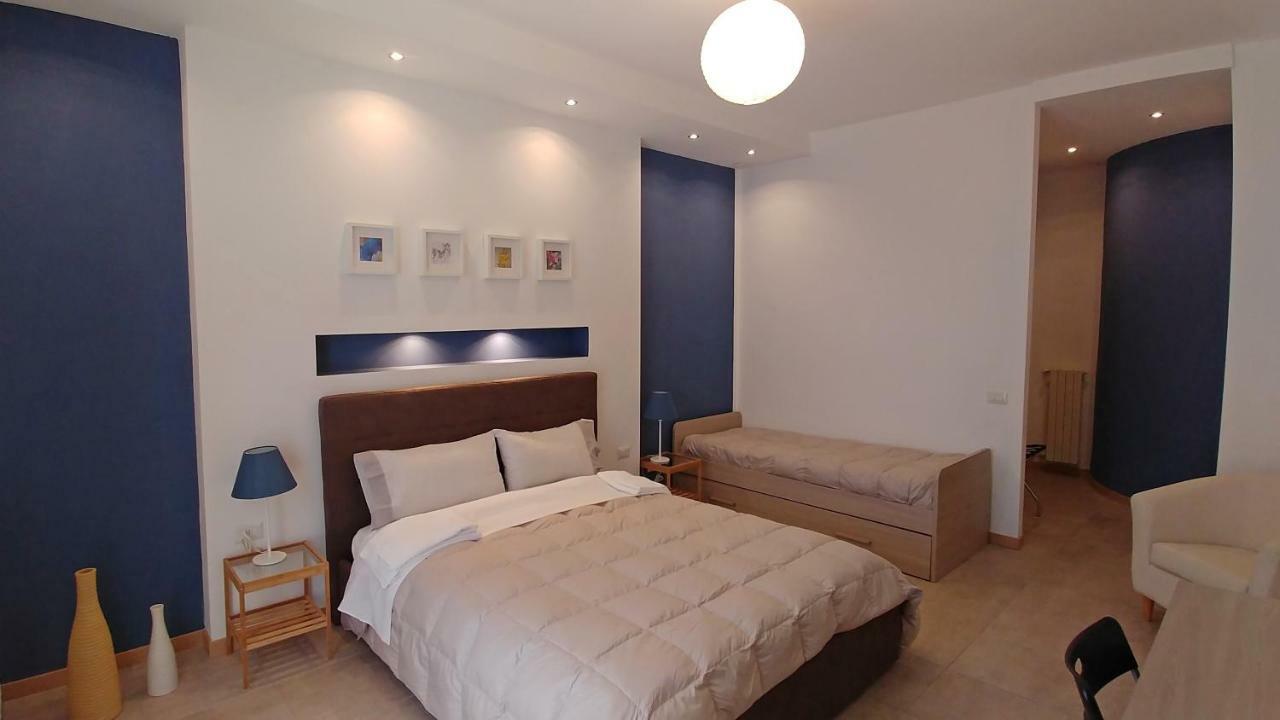 B&B Villa Monterosa Con Piscina Castronno Eksteriør billede