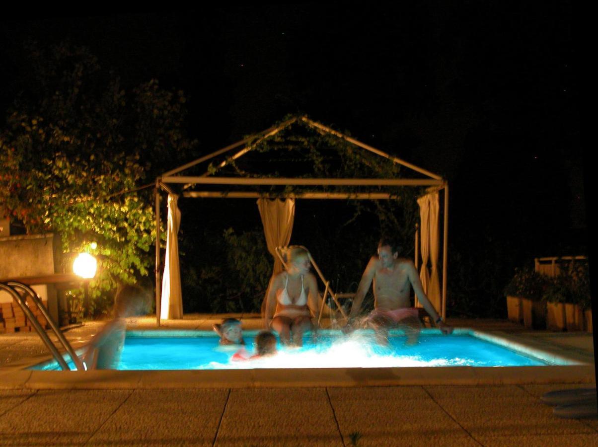 B&B Villa Monterosa Con Piscina Castronno Eksteriør billede